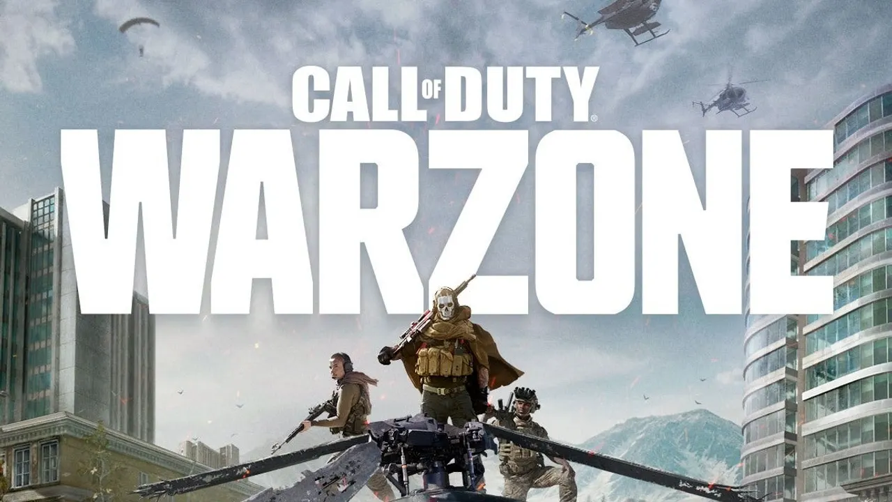 Warzone squad rotating along a ridge as the circle closes